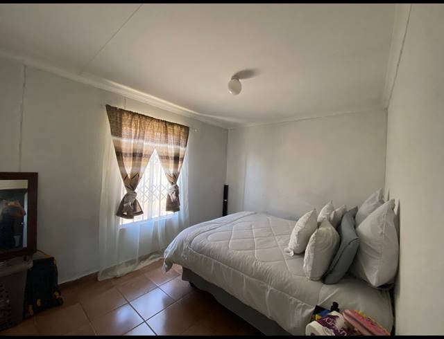 2 BEDROOM HOUSE FOR SALE IN STRETFORD